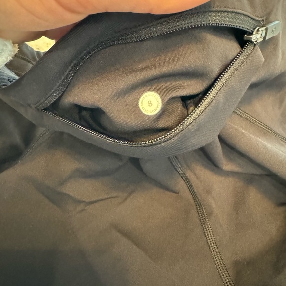Lulu lemon black- side pockets, never worn - Picture 3 of 4